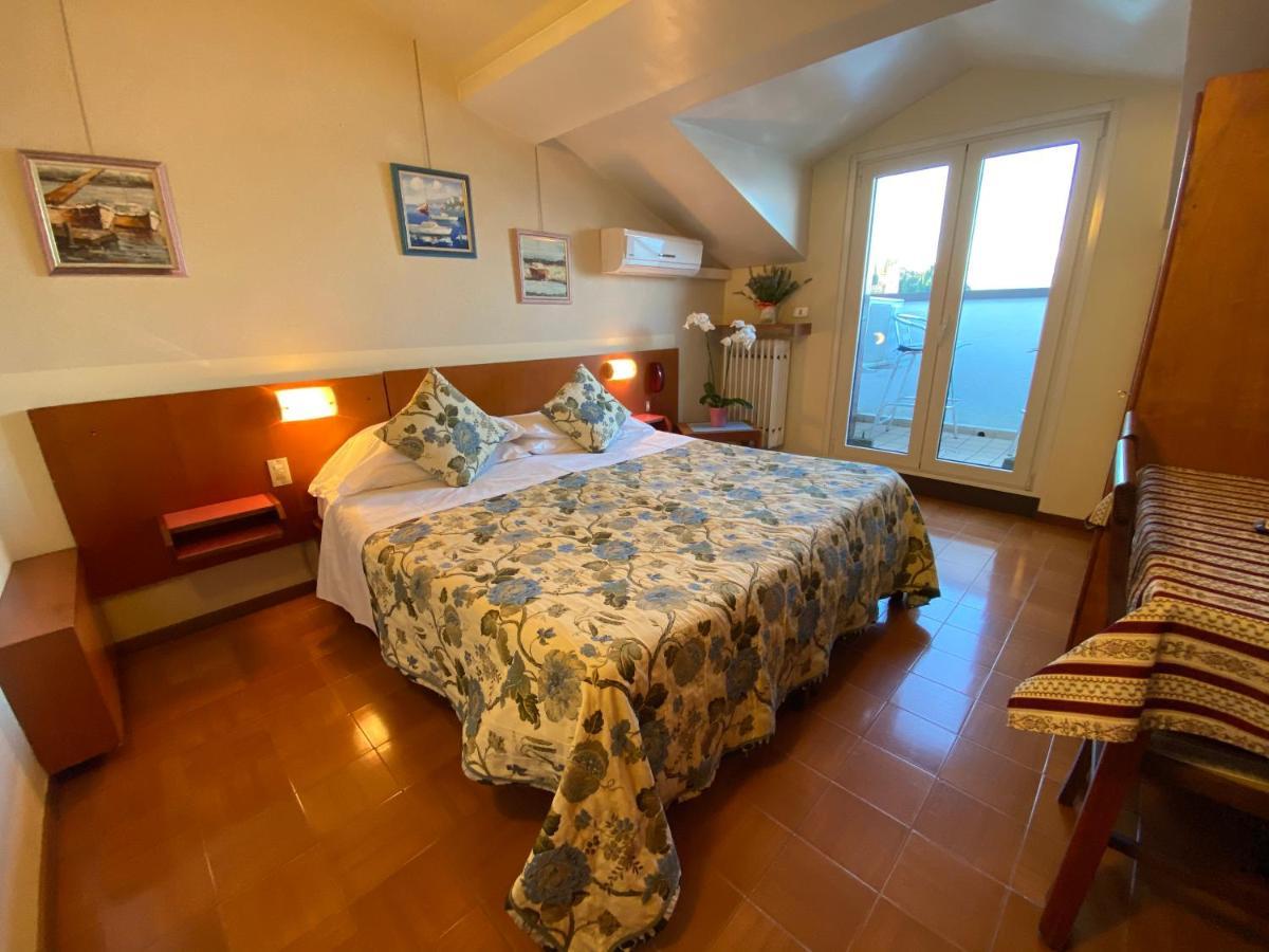 Hotel Grifone Sirmione Esterno foto