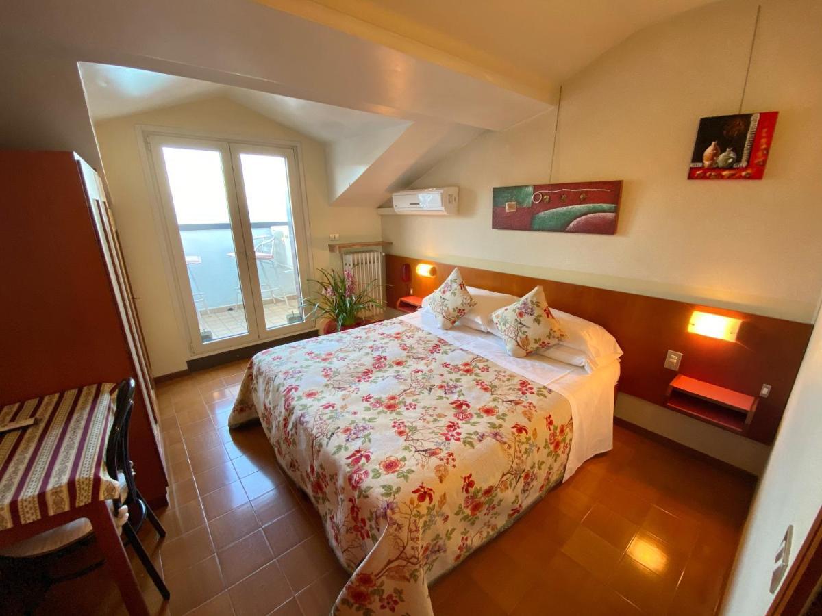Hotel Grifone Sirmione Esterno foto