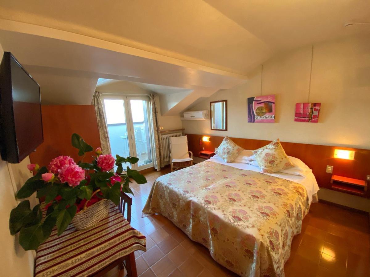 Hotel Grifone Sirmione Esterno foto