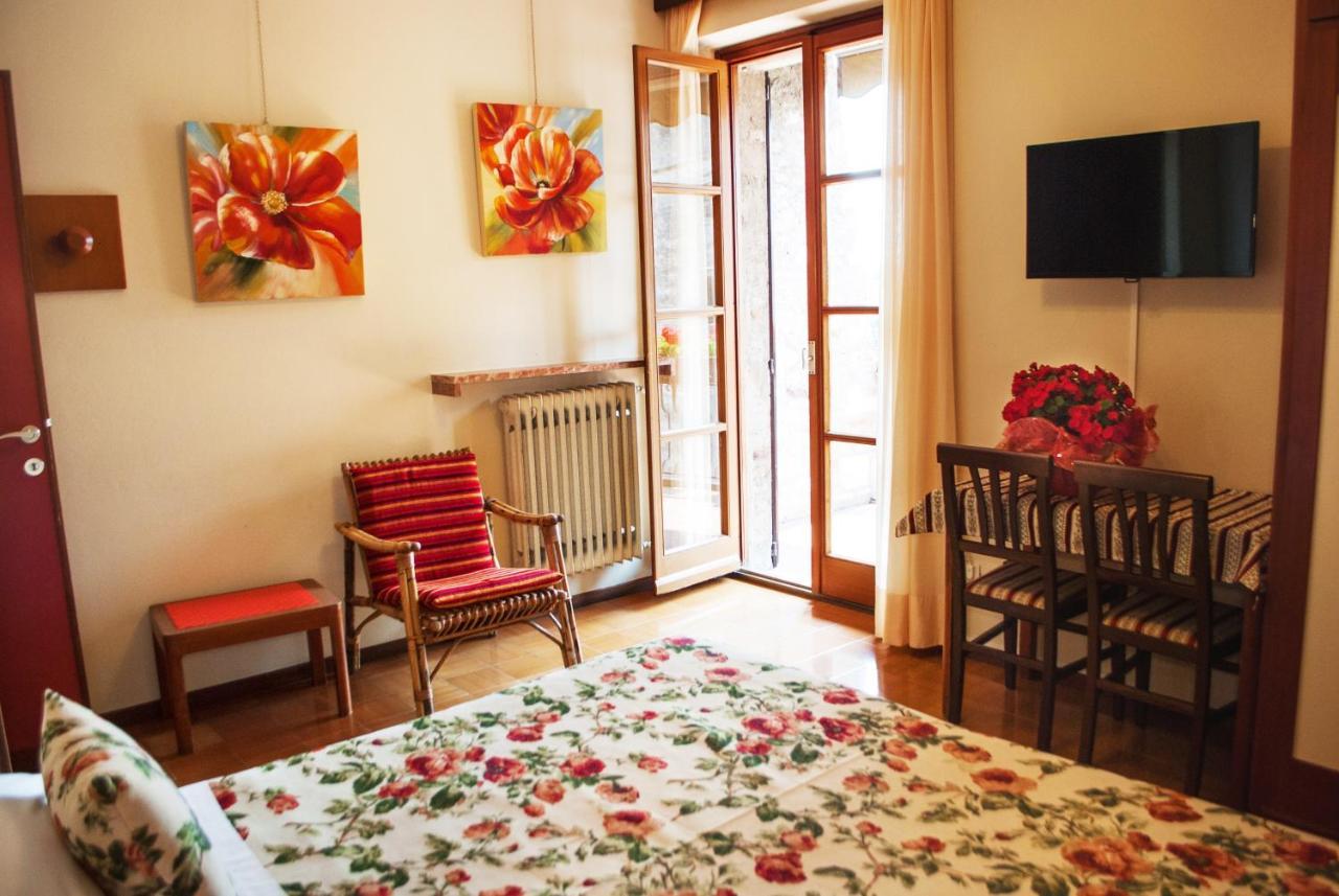 Hotel Grifone Sirmione Esterno foto