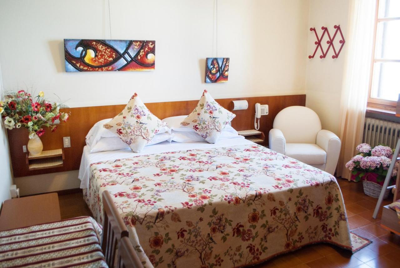 Hotel Grifone Sirmione Esterno foto
