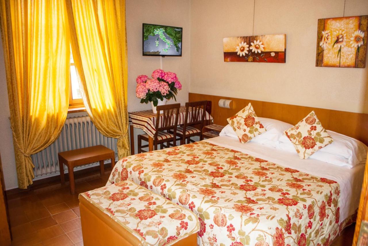 Hotel Grifone Sirmione Esterno foto