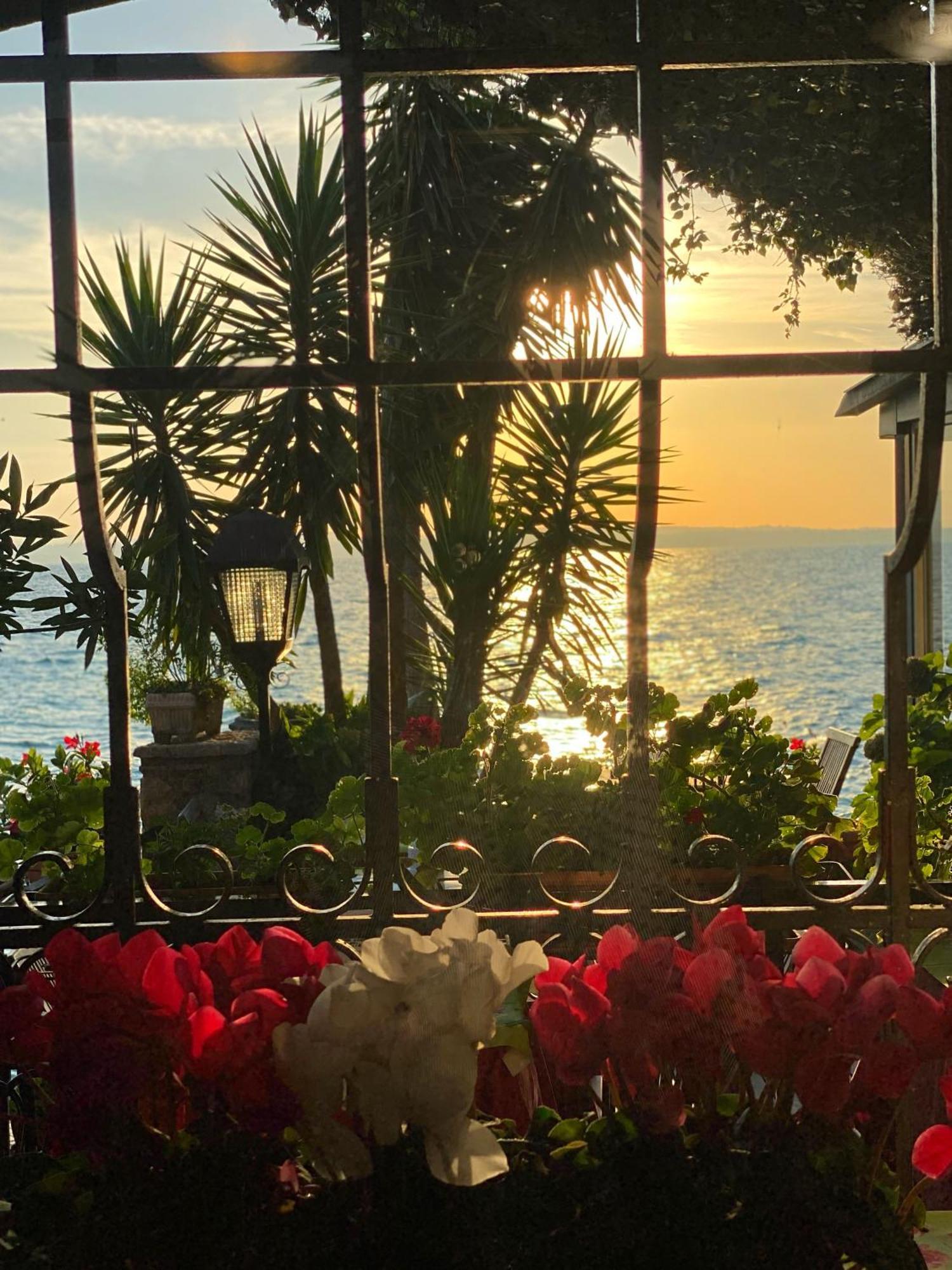 Hotel Grifone Sirmione Esterno foto
